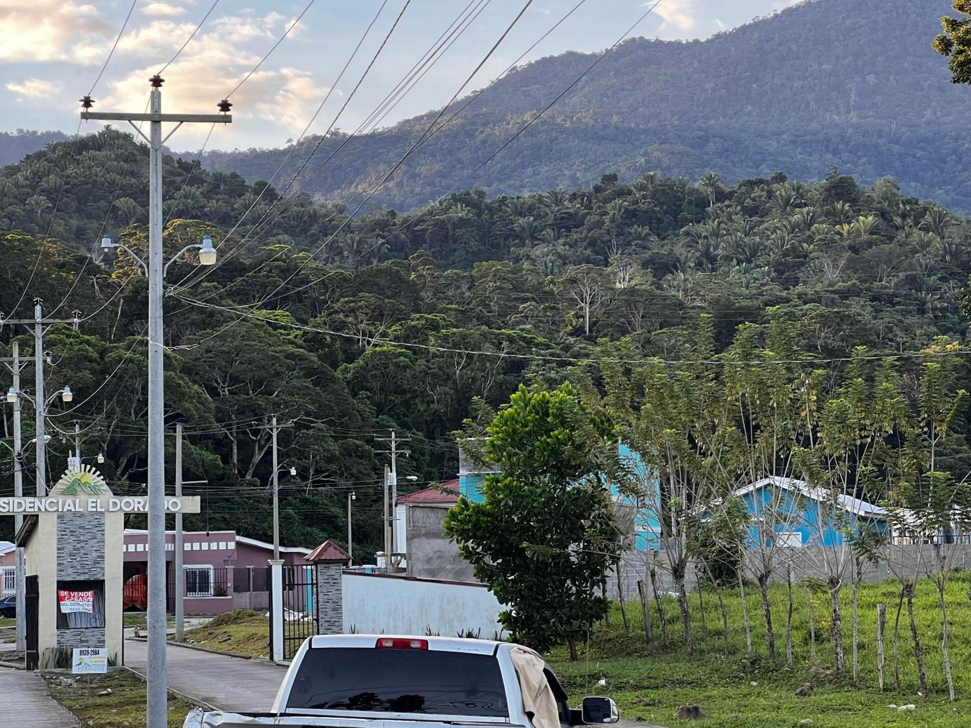 Enjoy This Vacation Home Close To The Beach! La Ceiba Exterior photo